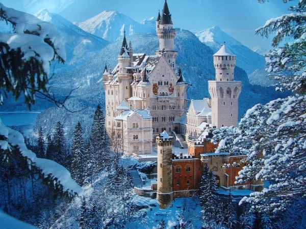 Lâu đài Neuschwanstein (Đức) hiện lên nguy nga, tráng lệ và được đánh giá là một trong những tòa lâu đài đẹp nhất trên thế giới.